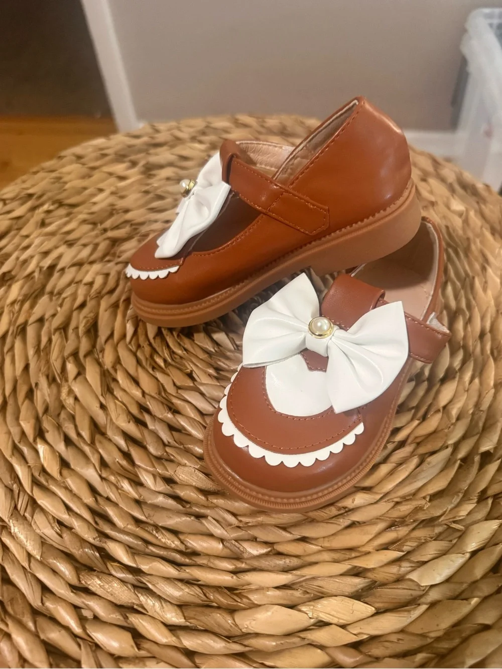 SHEIN Brown and White Bow Mary Jane Dress Shoes for Kids